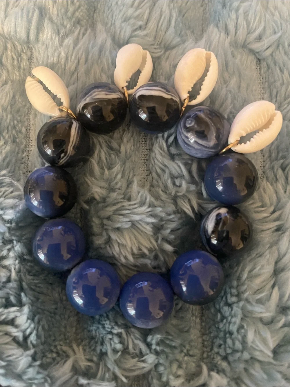 Set of 4 Beaded Coastal Cowrie Shell Napkin Rings Navy Blue & Marbled Black